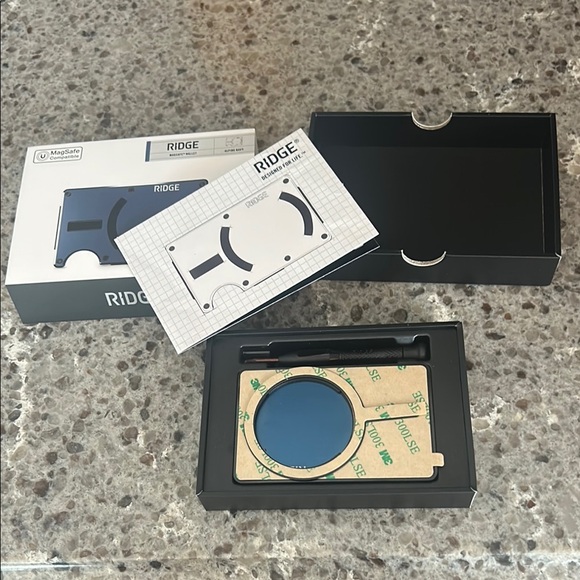 Ridge MagSafe Wallet, Alpine Navy, NIB - Picture 2 of 6